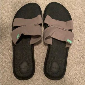 Sanuk Women's Yoga Mat Capri Sandal, Grey, Size 9